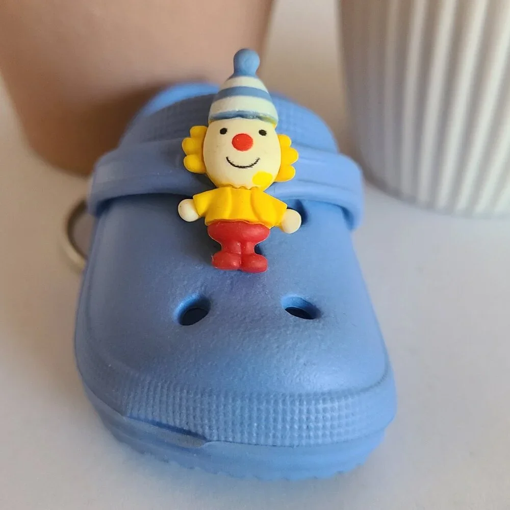 Source Unknown Blue Croc w/Colorful Clown Charm Keychain NWOT Collectible Unisex